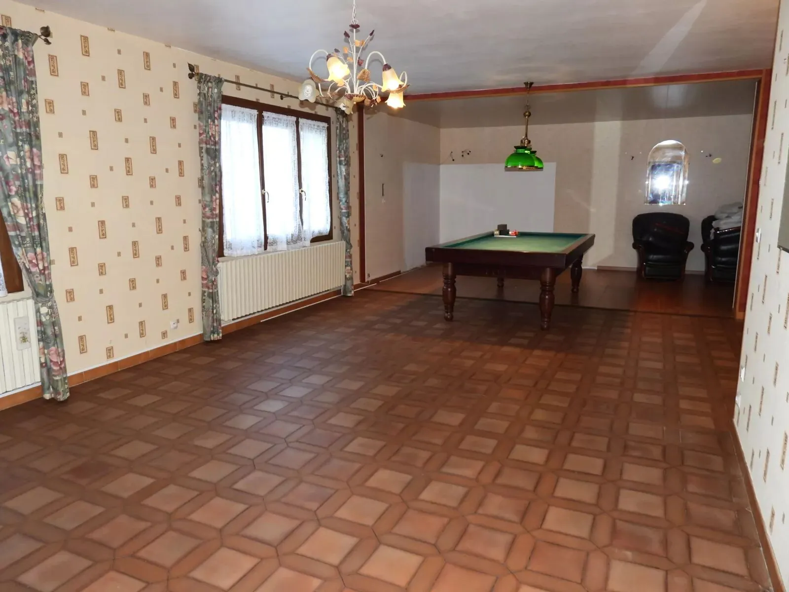 Maison à vendre à Fécamp avec garage, 3 chambres, proche du centre-ville 