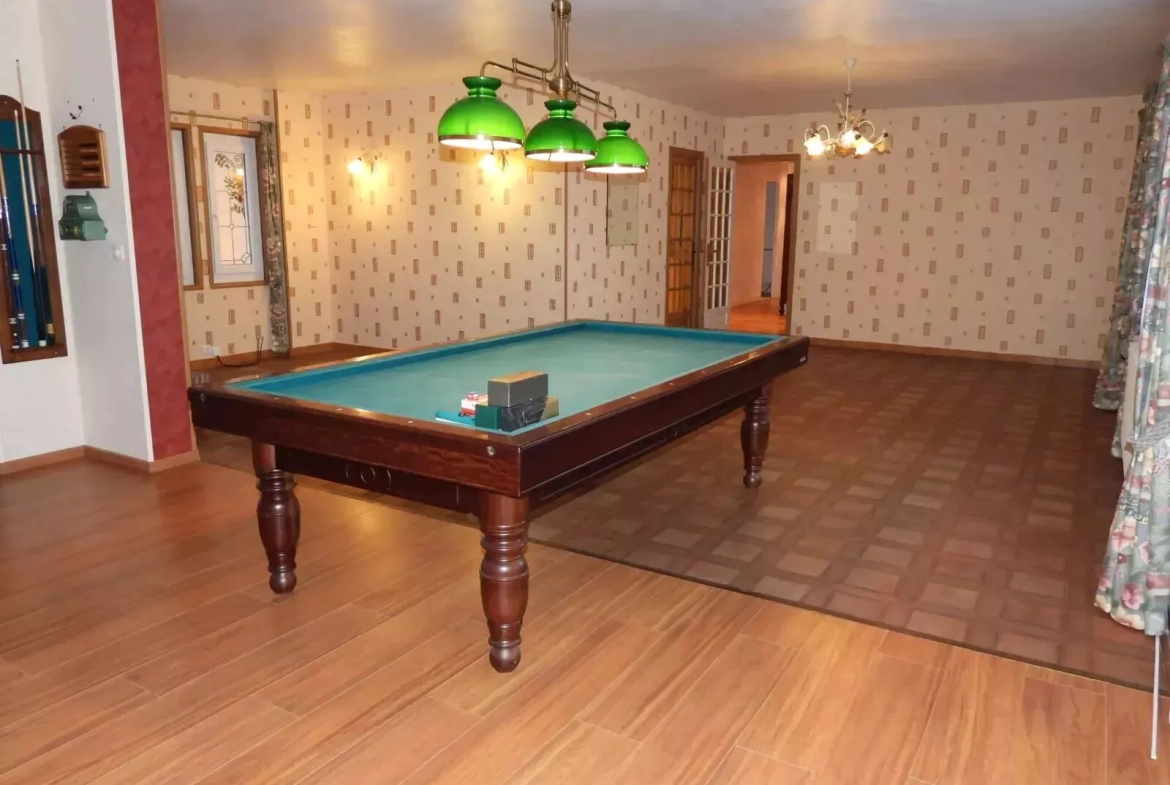 Maison à vendre à Fécamp avec garage, 3 chambres, proche du centre-ville 