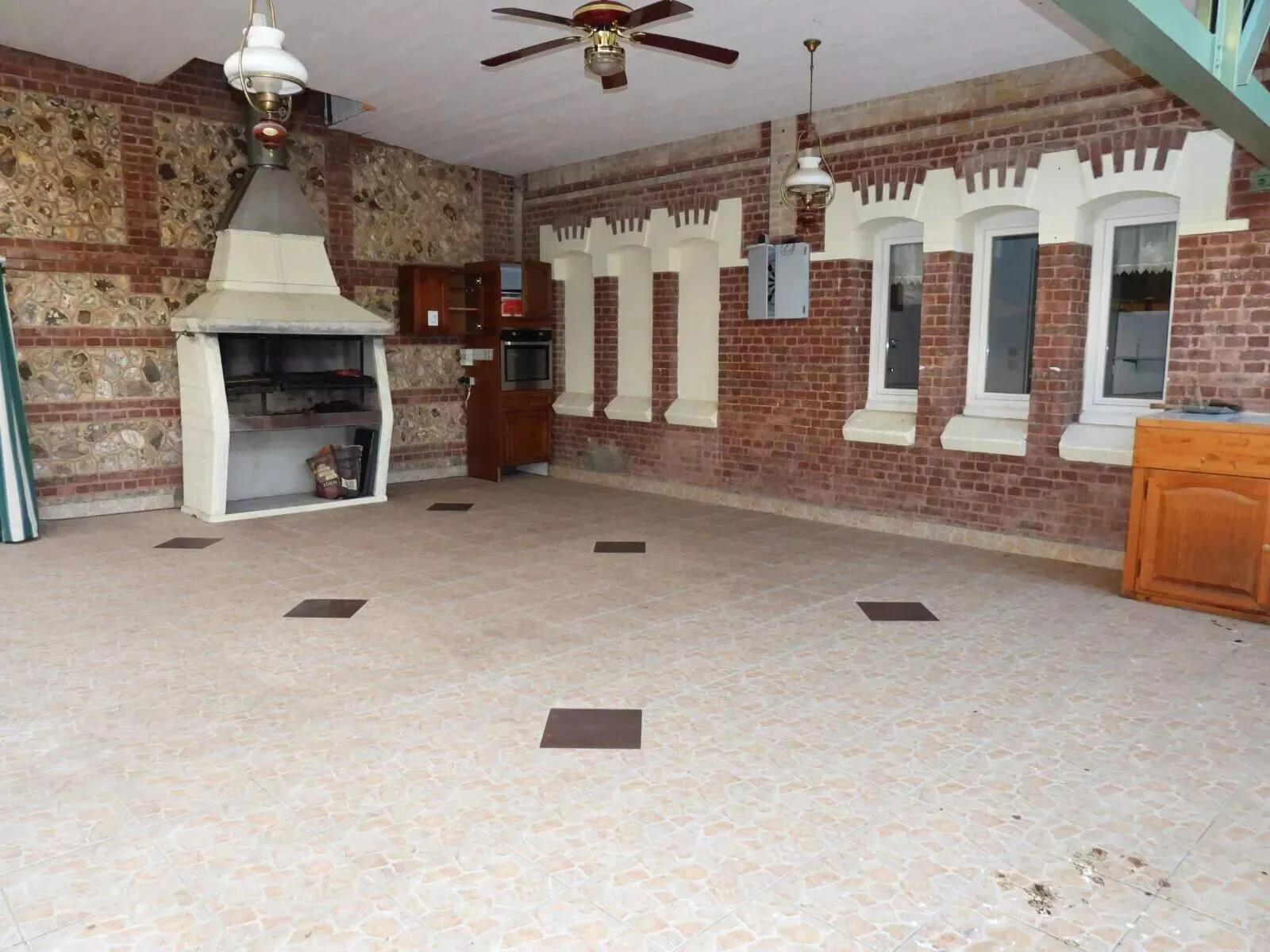 Maison à vendre à Fécamp avec garage, 3 chambres, proche du centre-ville 