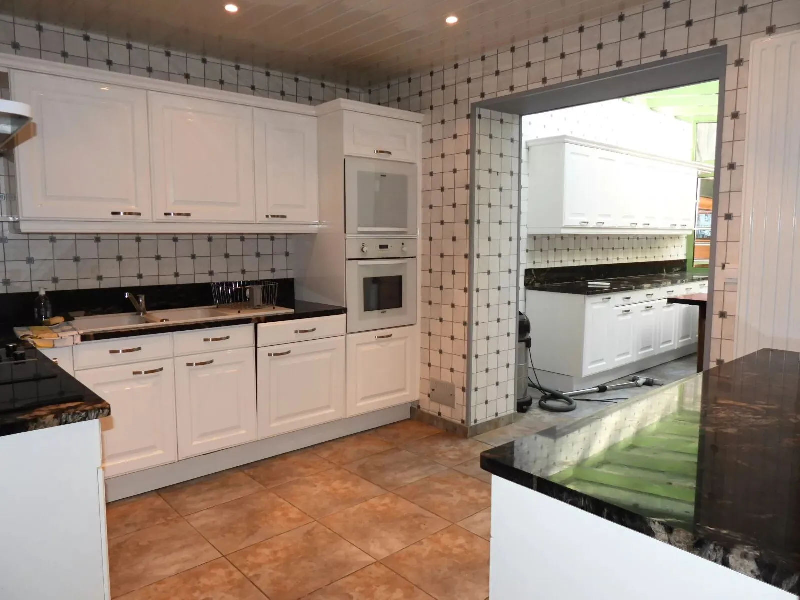 Maison à vendre à Fécamp avec garage, 3 chambres, proche du centre-ville 