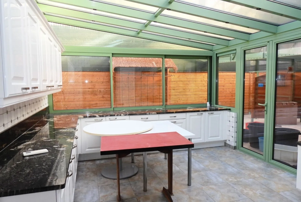 Maison à vendre à Fécamp avec garage, 3 chambres, proche du centre-ville 