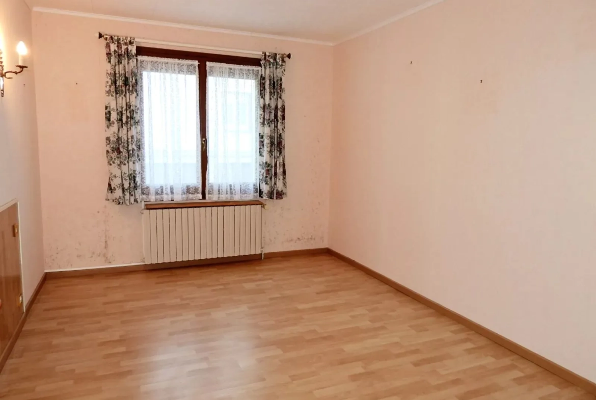 Maison à vendre à Fécamp avec garage, 3 chambres, proche du centre-ville 