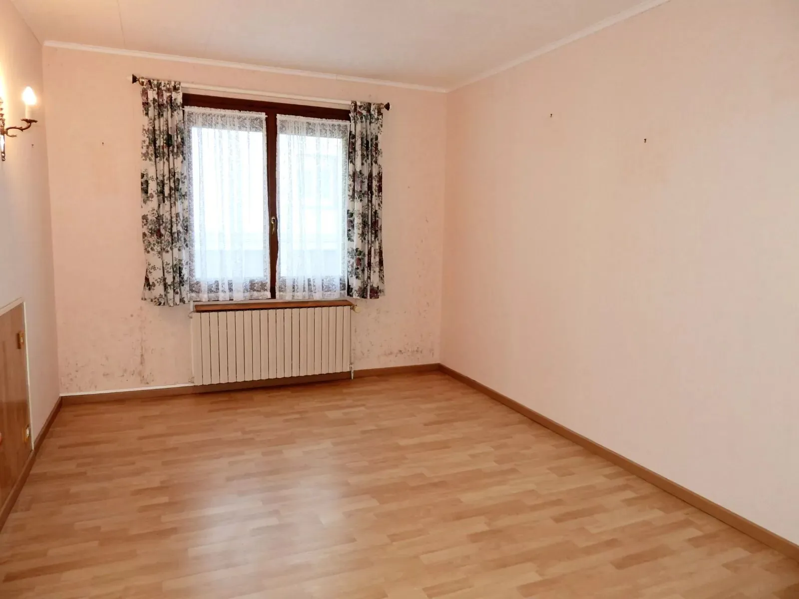 Maison à vendre à Fécamp avec garage, 3 chambres, proche du centre-ville 