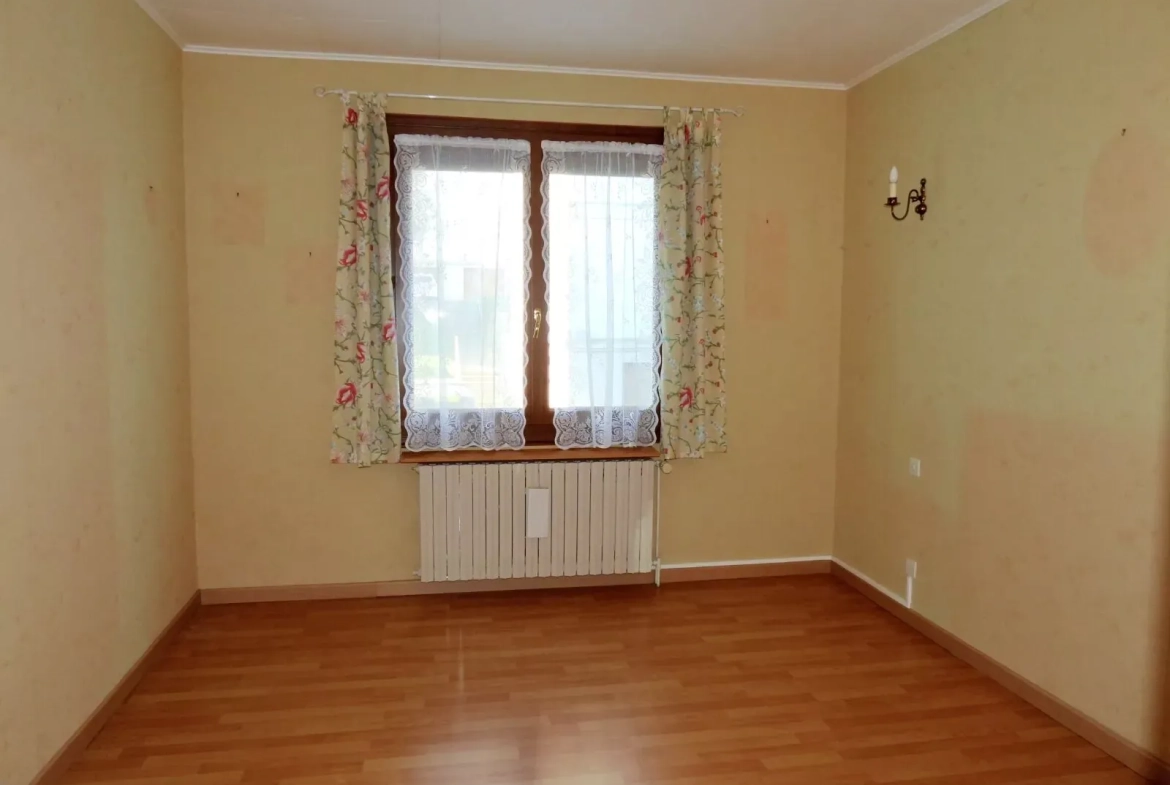 Maison à vendre à Fécamp avec garage, 3 chambres, proche du centre-ville 