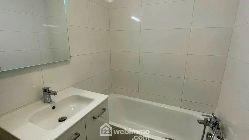 Appartement 3 pièces de 47m² avec terrasse et garage au Le Cannet 