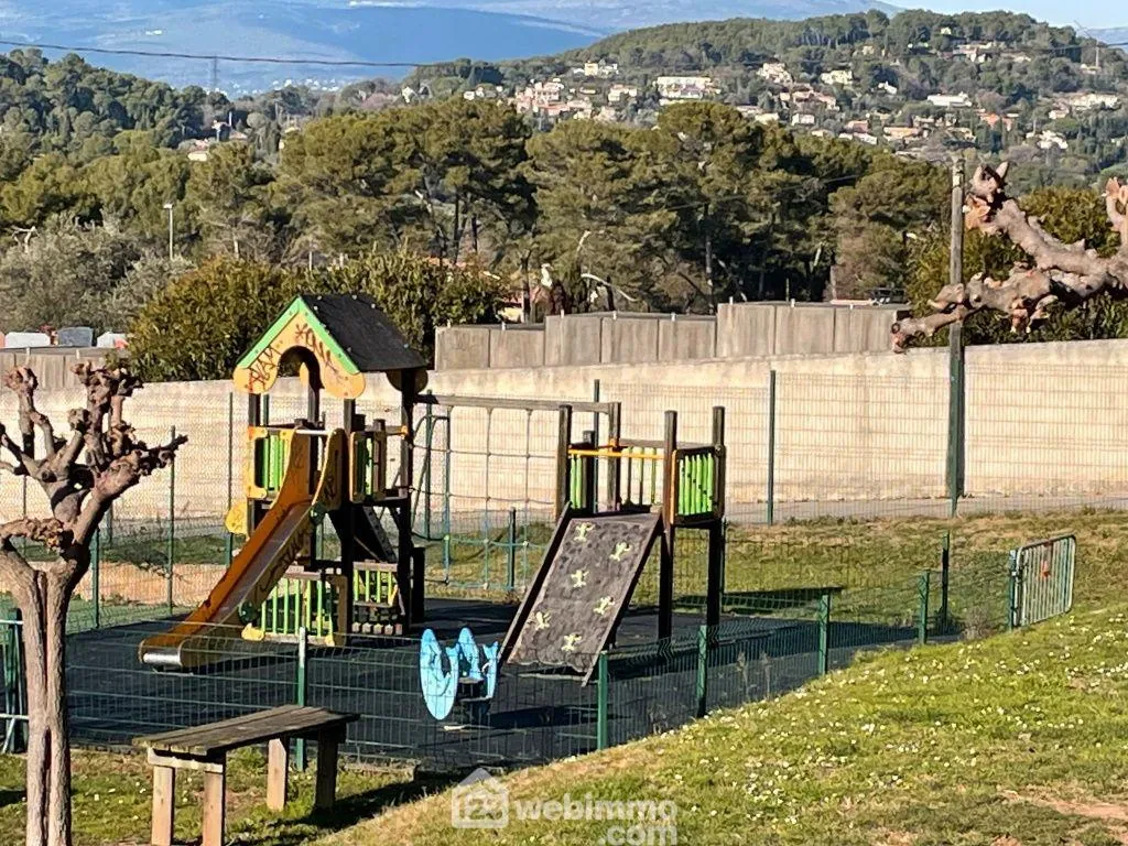 Appartement 3 pièces de 47m² avec terrasse et garage au Le Cannet 