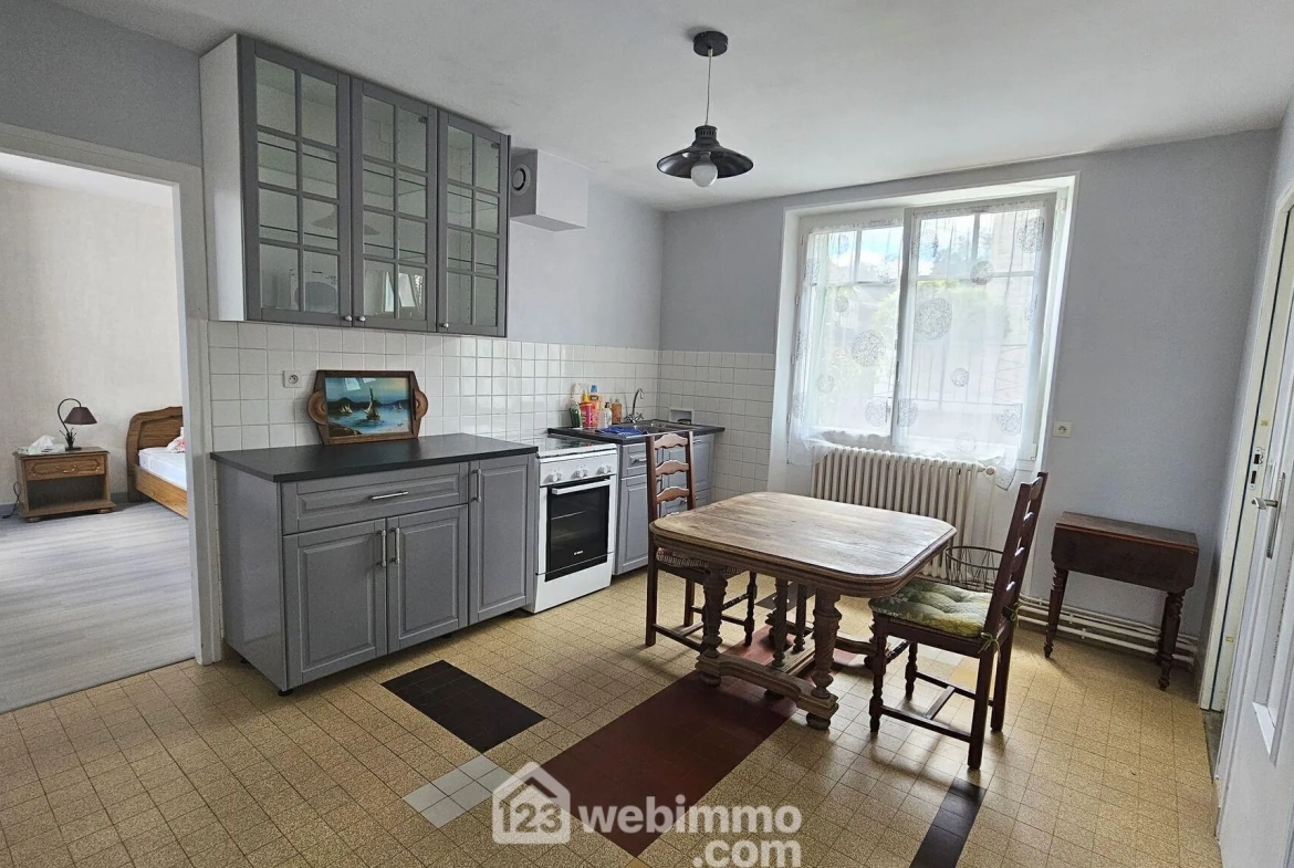 Charmante longère de 106 m² en lisière de forêt avec dépendances et jardin clos 