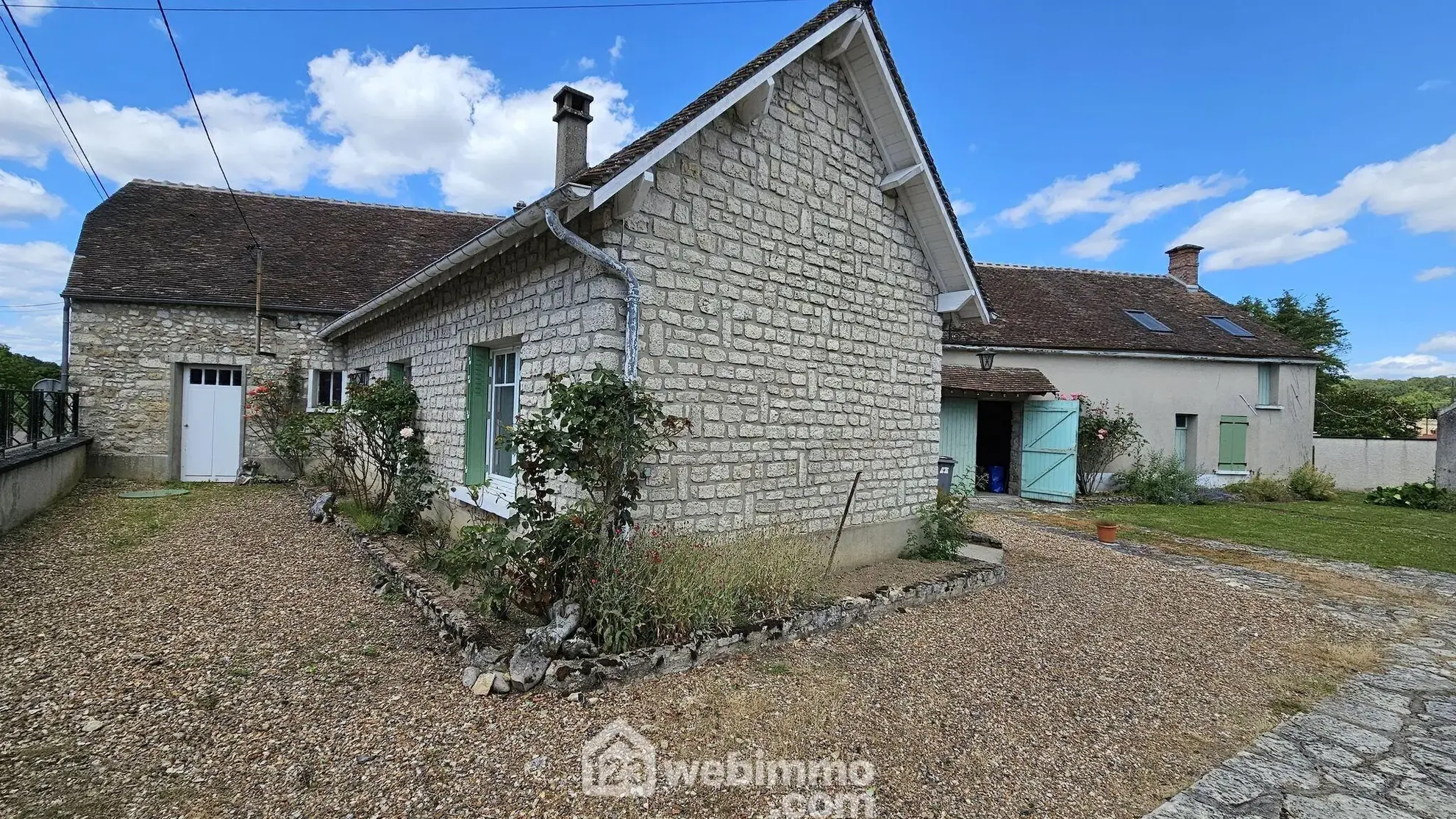 Charmante longère de 106 m² en lisière de forêt avec dépendances et jardin clos 