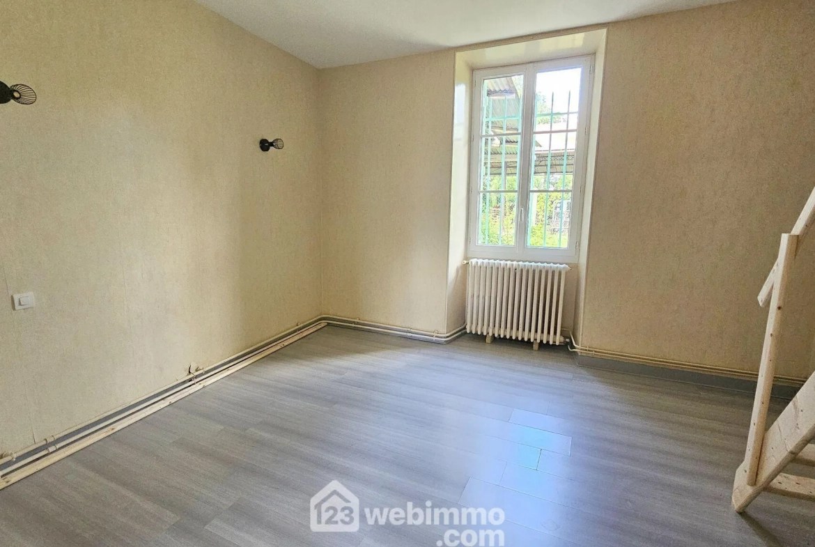 Charmante longère de 106 m² en lisière de forêt avec dépendances et jardin clos 