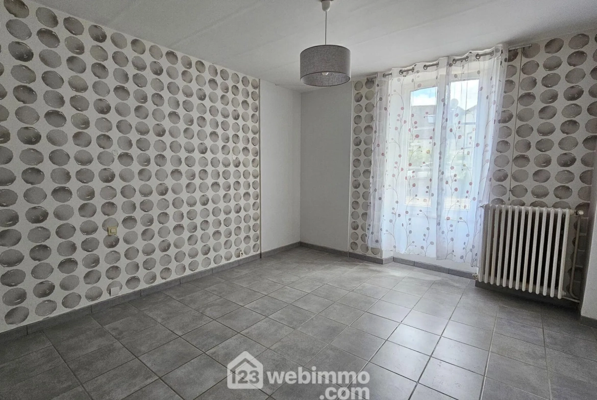 Charmante longère de 106 m² en lisière de forêt avec dépendances et jardin clos 