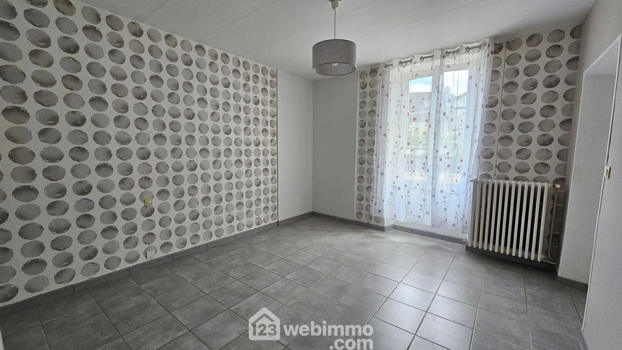 Charmante longère de 106 m² en lisière de forêt avec dépendances et jardin clos 