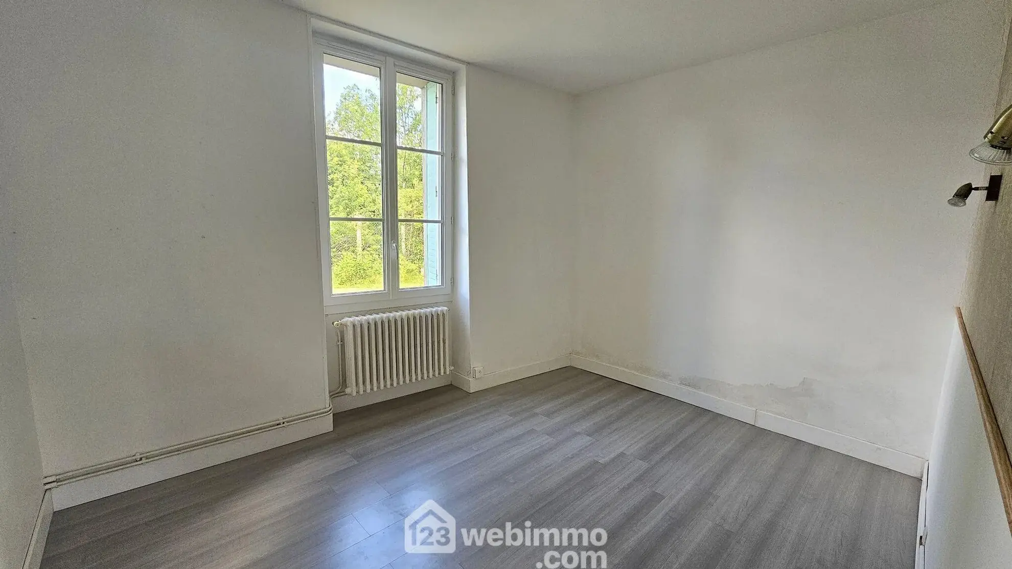 Charmante longère de 106 m² en lisière de forêt avec dépendances et jardin clos 
