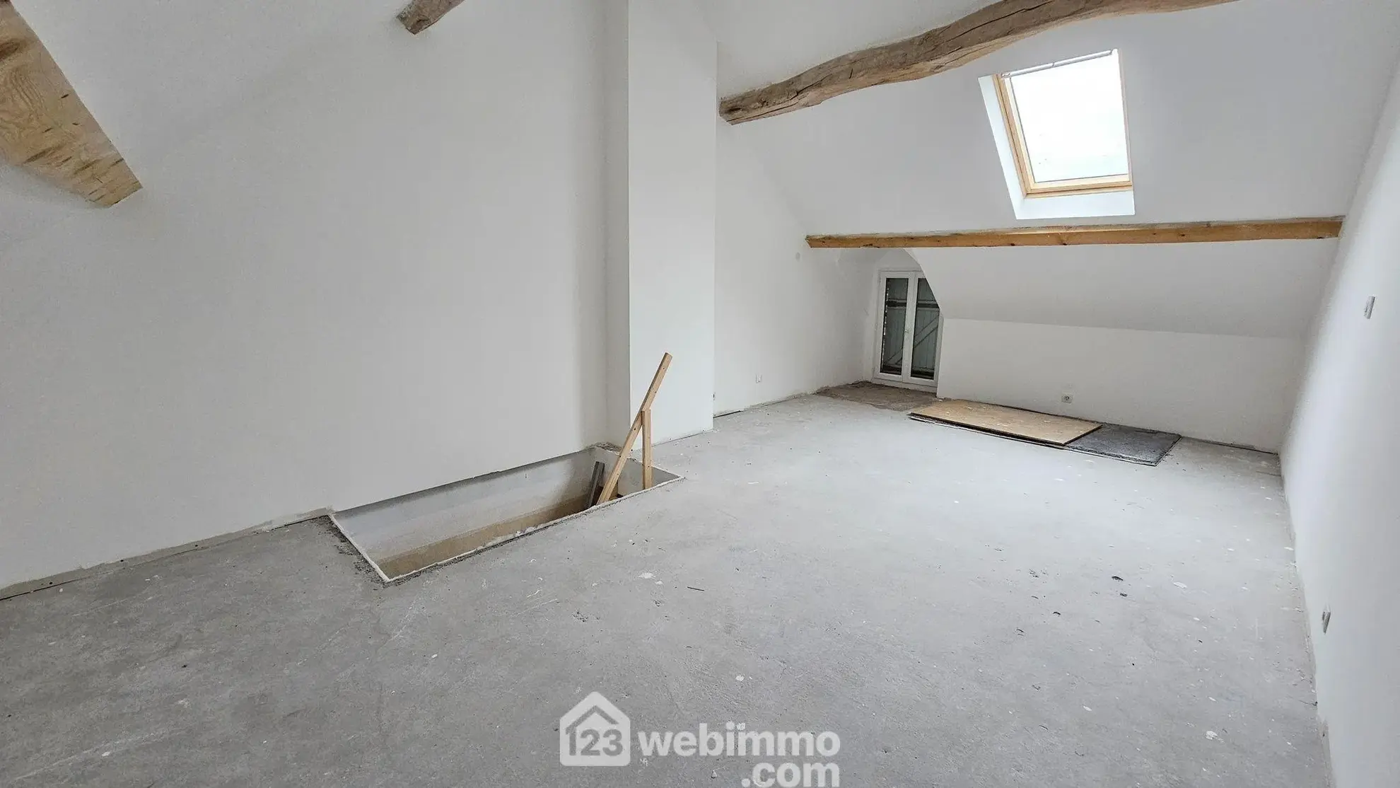 Charmante longère de 106 m² en lisière de forêt avec dépendances et jardin clos 