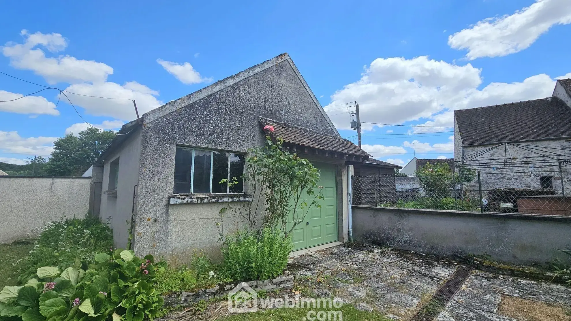 Charmante longère de 106 m² en lisière de forêt avec dépendances et jardin clos 