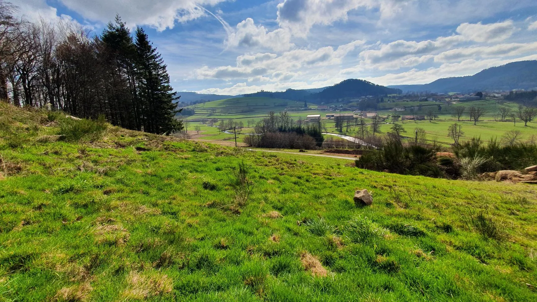 Terrain constructible de 1257 m² à Le Panges sur Vologne - Prix attractif 