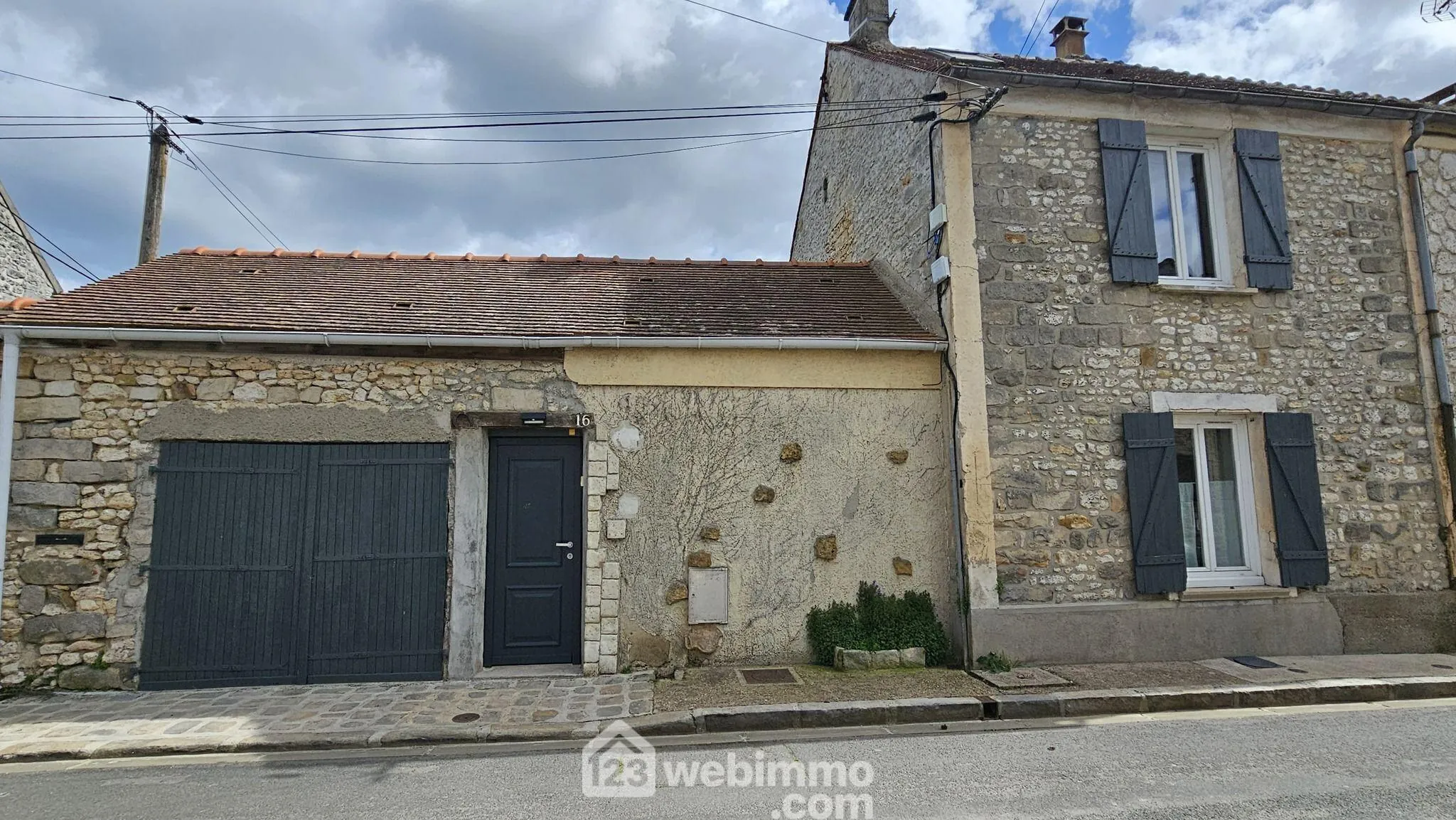 Maison en pierre de 76 m² à Milly-la-Forêt, cadre paisible et chaleureux 