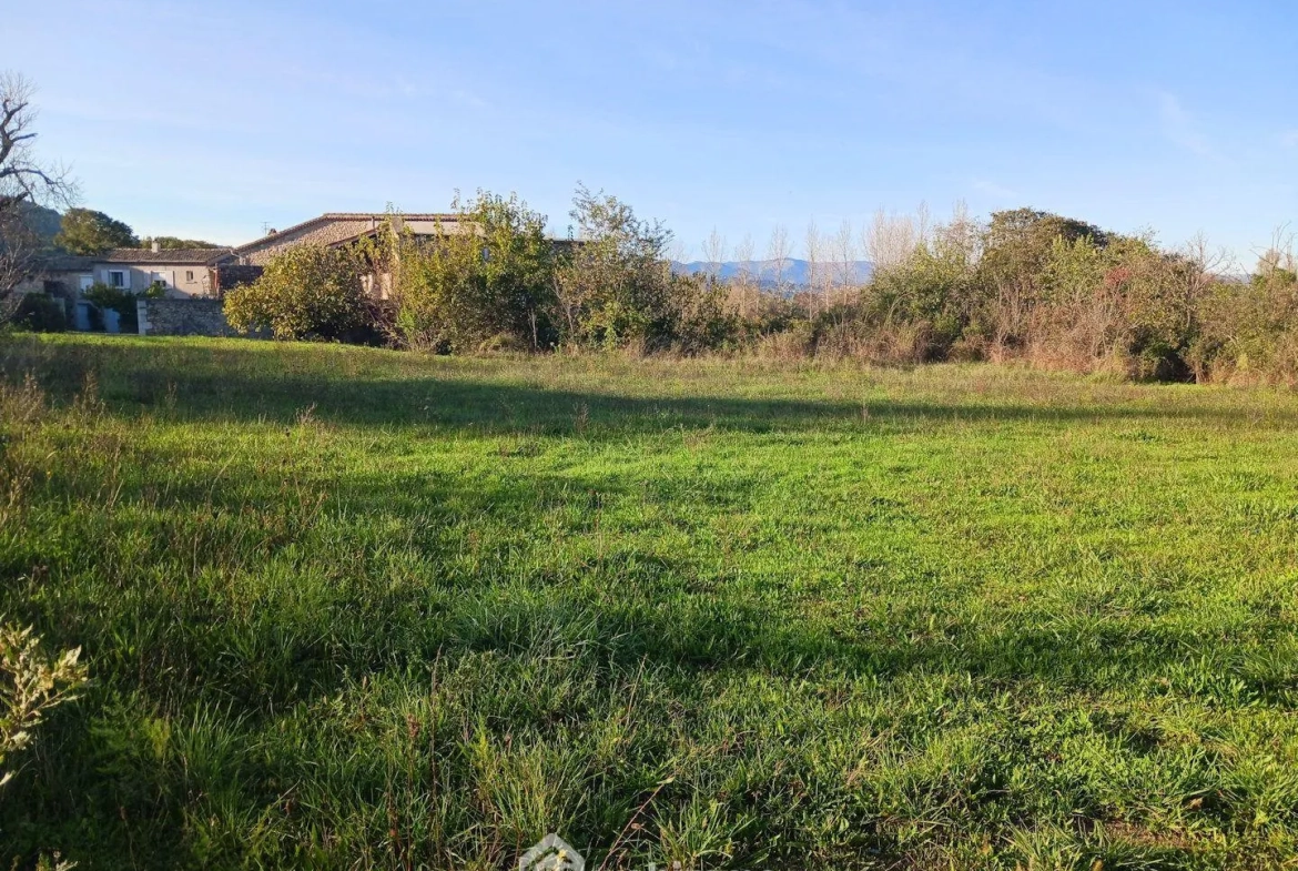 Terrain à bâtir de 1300m² à Vogüé, village classé en France 