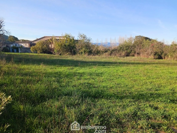 Terrain à bâtir de 1300m² à Vogüé, village classé en France
