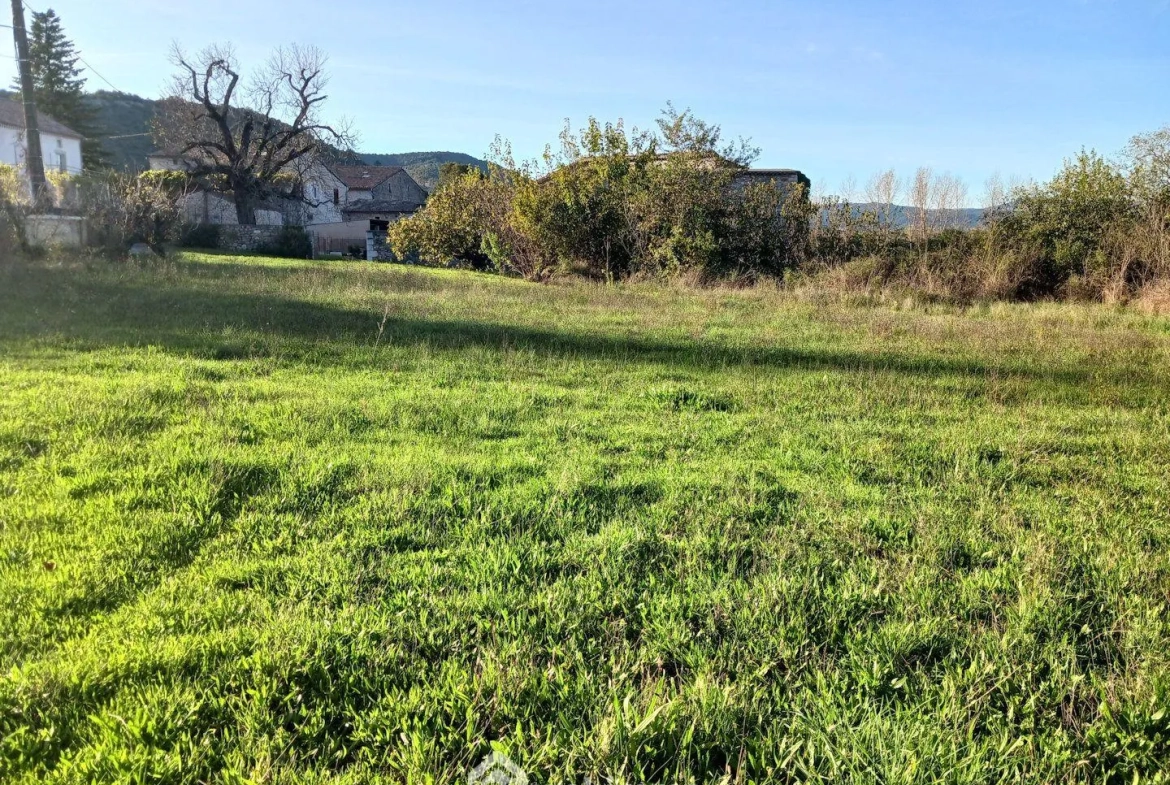 Terrain à bâtir de 1300m² à Vogüé, village classé en France 