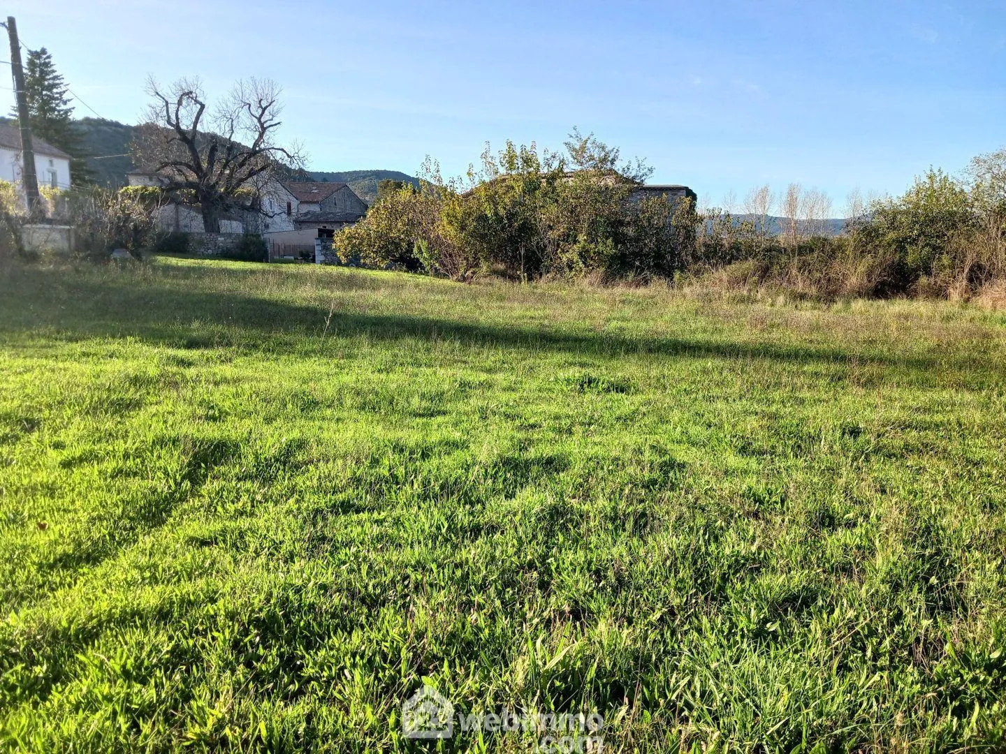 Terrain à bâtir de 1300m² à Vogüé, village classé en France 