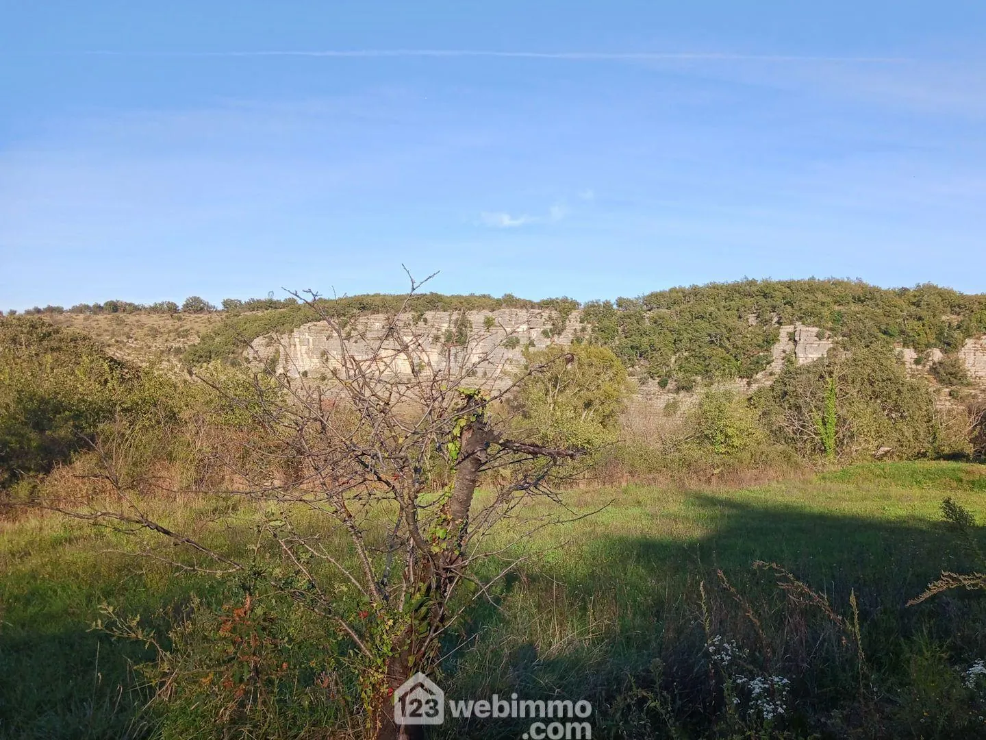 Terrain à bâtir de 1300m² à Vogüé, village classé en France 