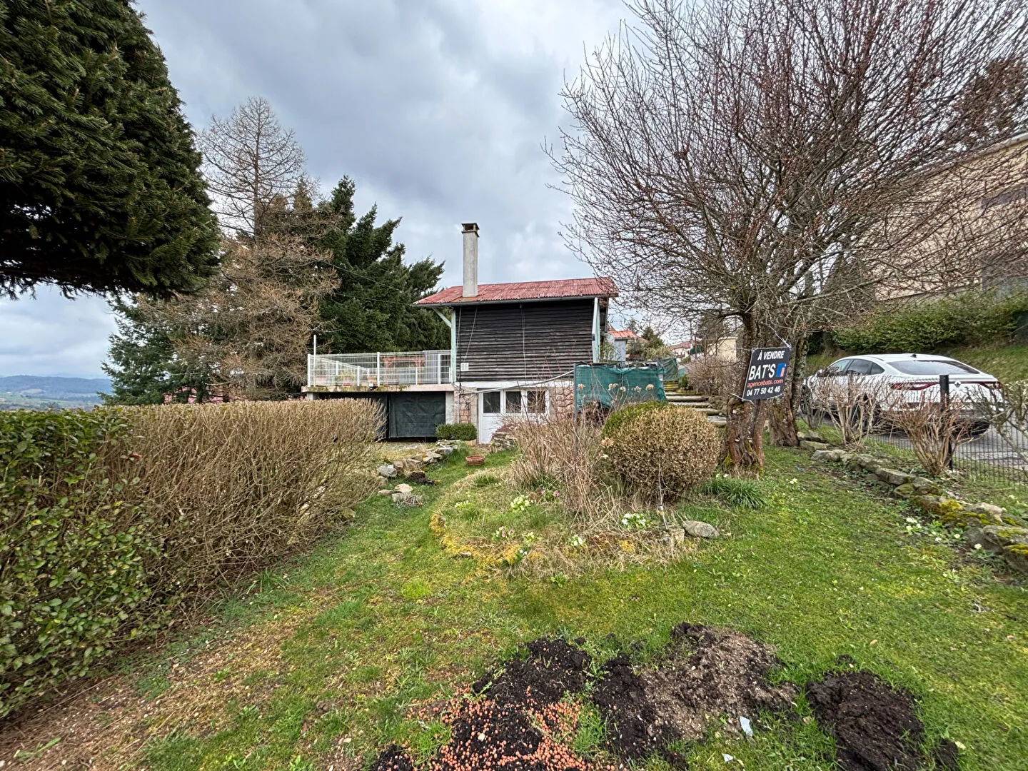 Charmant chalet résidentiel avec terrasse et vue imprenable à Dunieres 