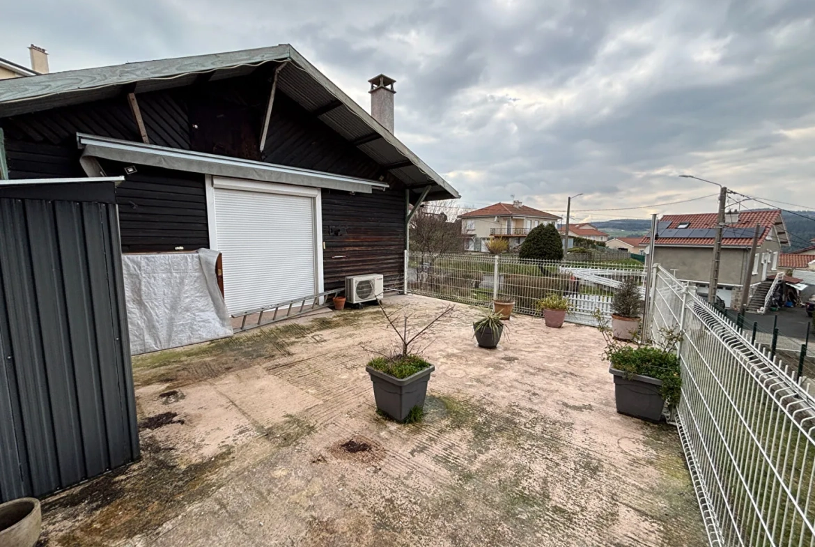 Charmant chalet résidentiel avec terrasse et vue imprenable à Dunieres 