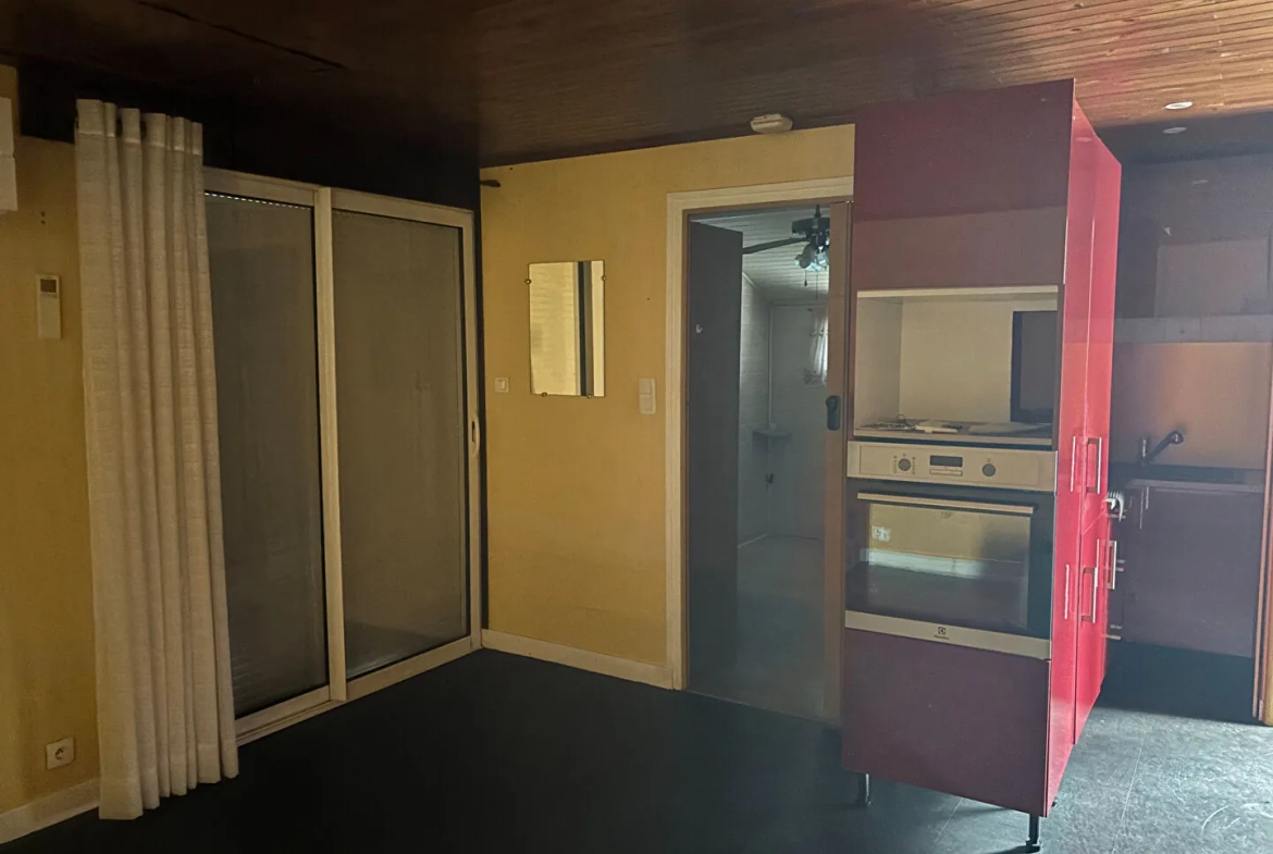 Charmant chalet résidentiel avec terrasse et vue imprenable à Dunieres 