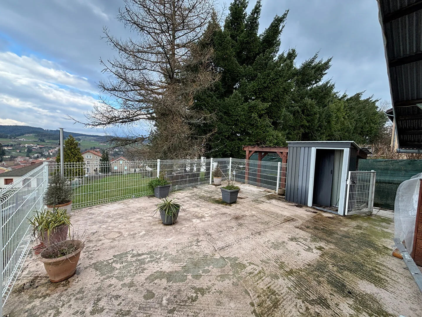 Charmant chalet résidentiel avec terrasse et vue imprenable à Dunieres 