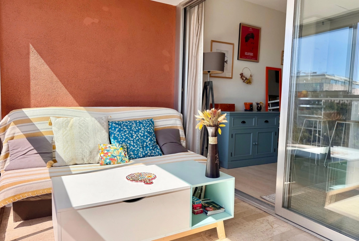 Studio à vendre à Antibes avec vue mer, piscine et cave de 27 m² 
