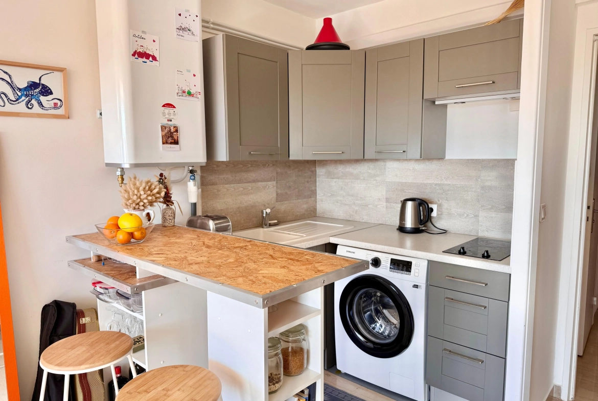Studio à vendre à Antibes avec vue mer, piscine et cave de 27 m² 