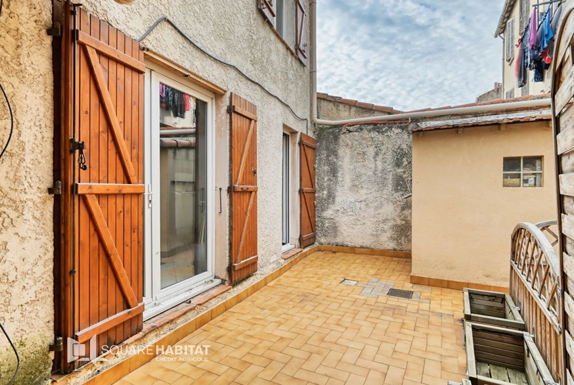 Maison individuelle calme à Marseille 13015 avec terrasse et potentiel d'investissement 