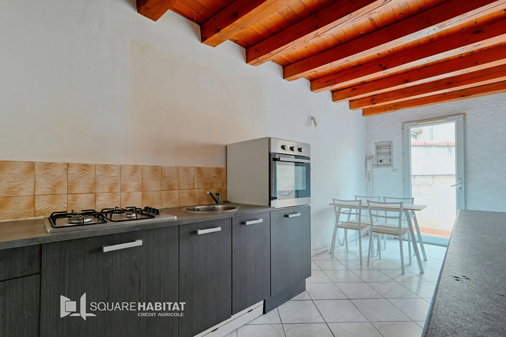 Maison individuelle calme à Marseille 13015 avec terrasse et potentiel d'investissement 