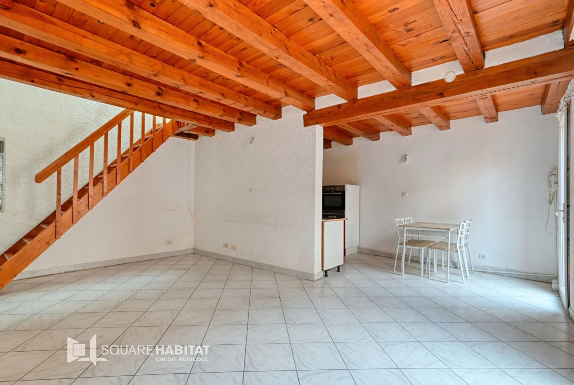 Maison individuelle calme à Marseille 13015 avec terrasse et potentiel d'investissement 