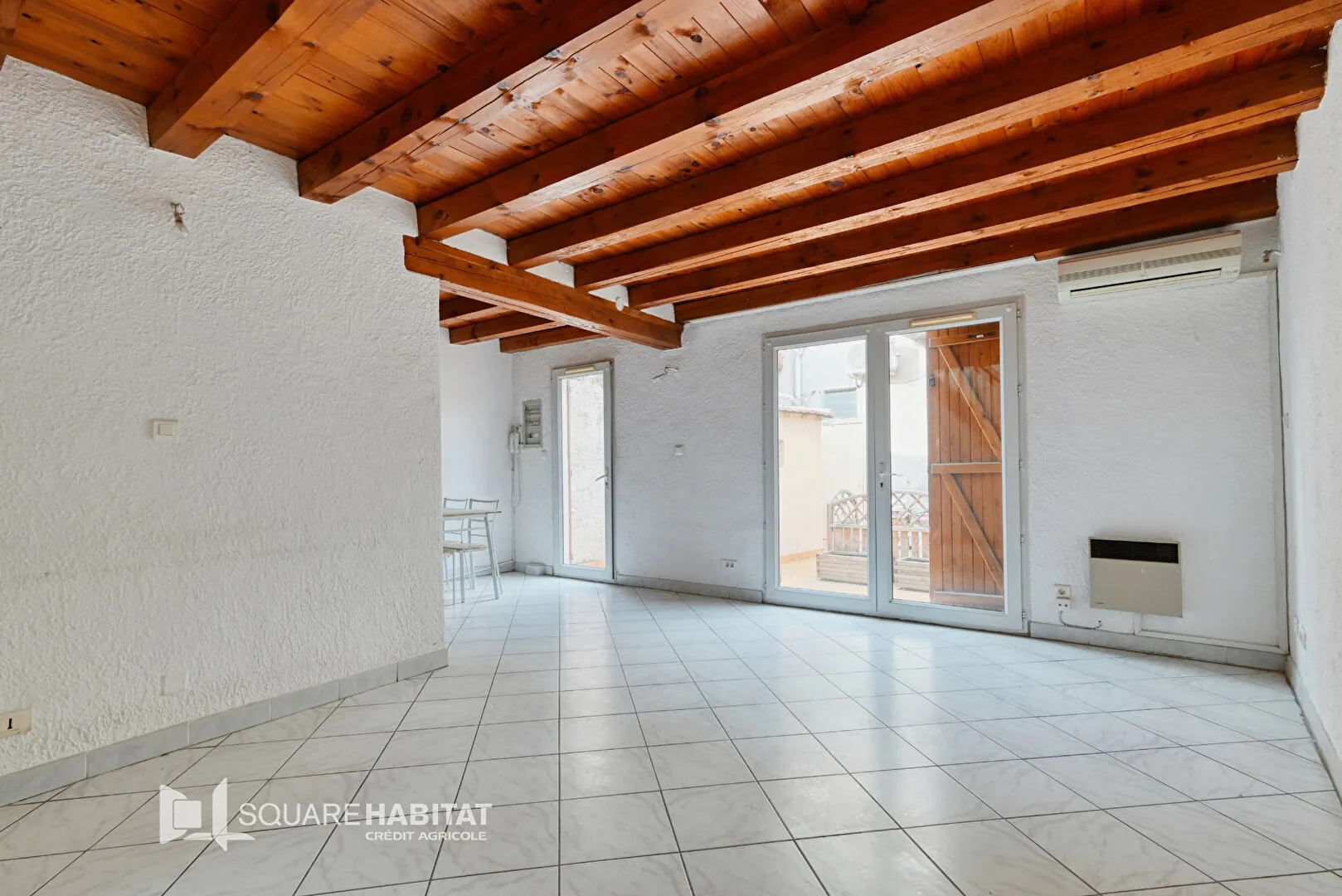 Maison individuelle calme à Marseille 13015 avec terrasse et potentiel d'investissement 