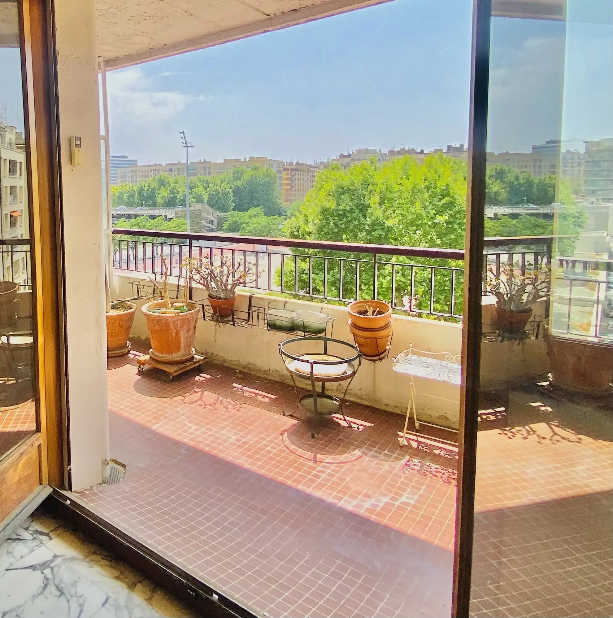 Appartement 3/4 spacieux avec terrasse à Marseille 4e, proche commodités 