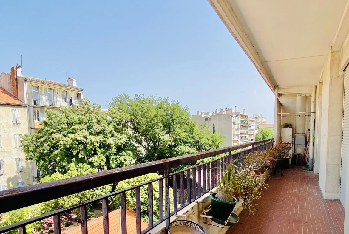Appartement 3/4 spacieux avec terrasse à Marseille 4e, proche commodités 