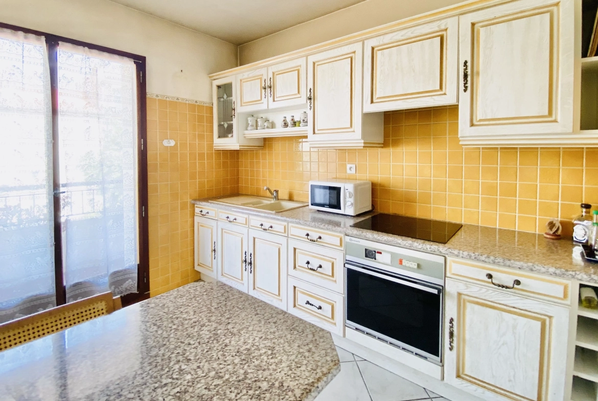 Appartement 3/4 spacieux avec terrasse à Marseille 4e, proche commodités 