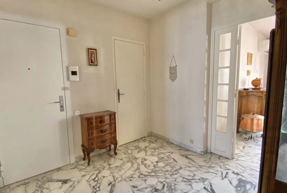 Appartement 3/4 spacieux avec terrasse à Marseille 4e, proche commodités 