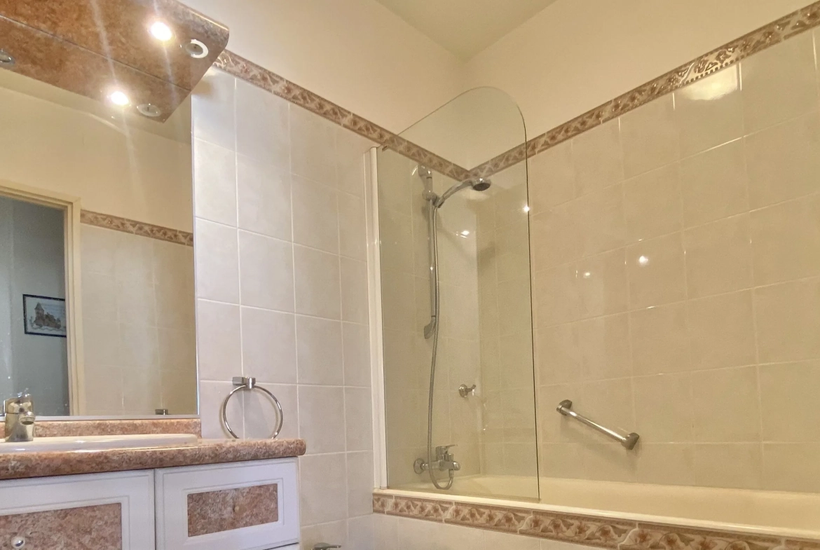 Appartement 3/4 spacieux avec terrasse à Marseille 4e, proche commodités 