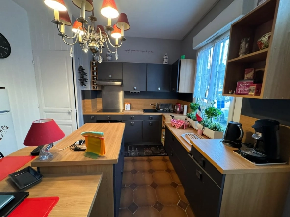 Maison de ville à vendre en centre-ville de Moreuil avec jardin et dépendance