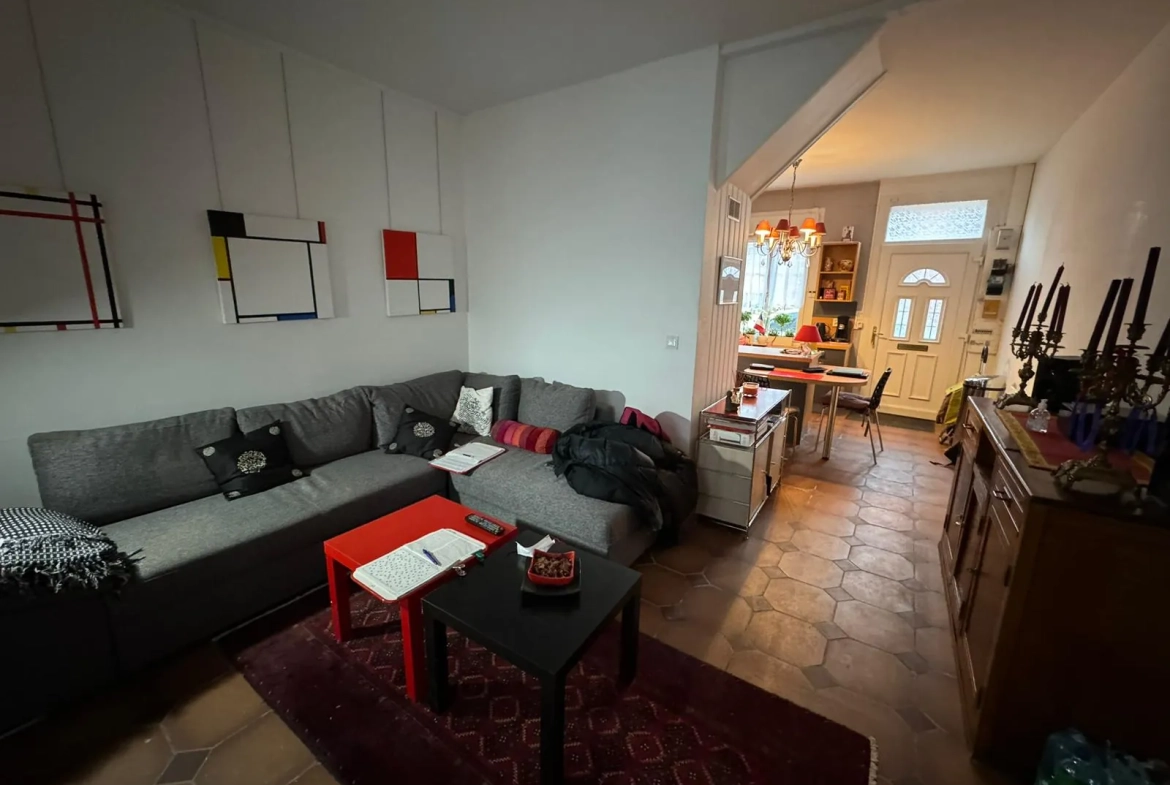 Maison de ville à vendre en centre-ville de Moreuil avec jardin et dépendance 