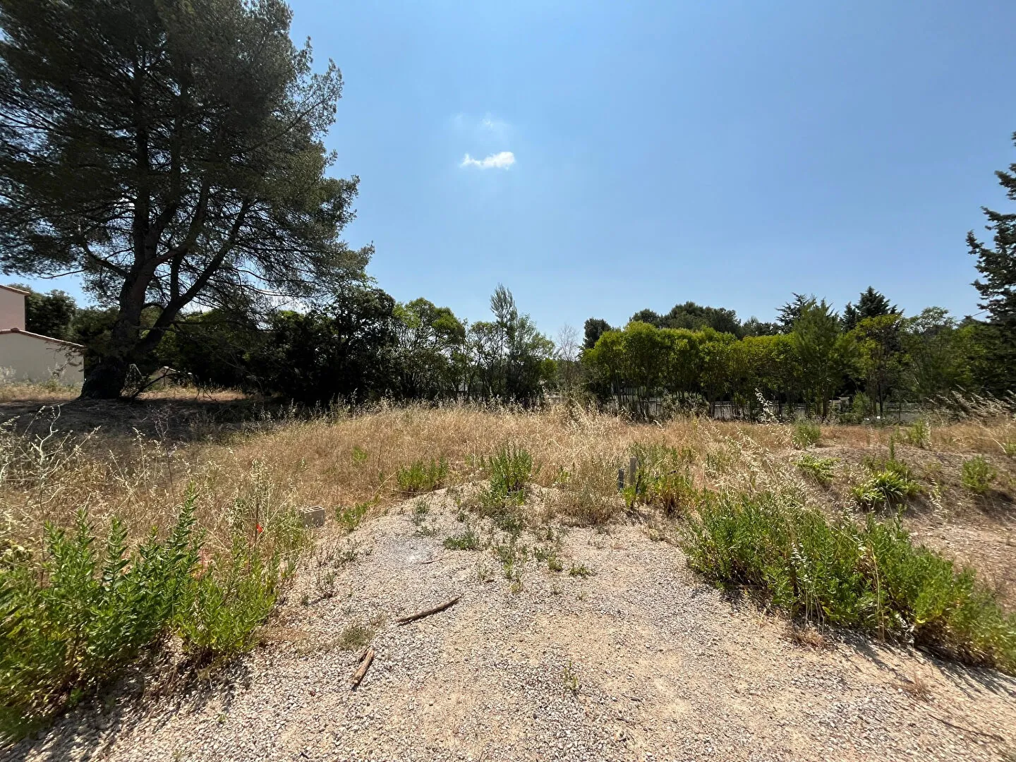 Terrain à bâtir de 361 m² à Lambesc avec liberté de construction 