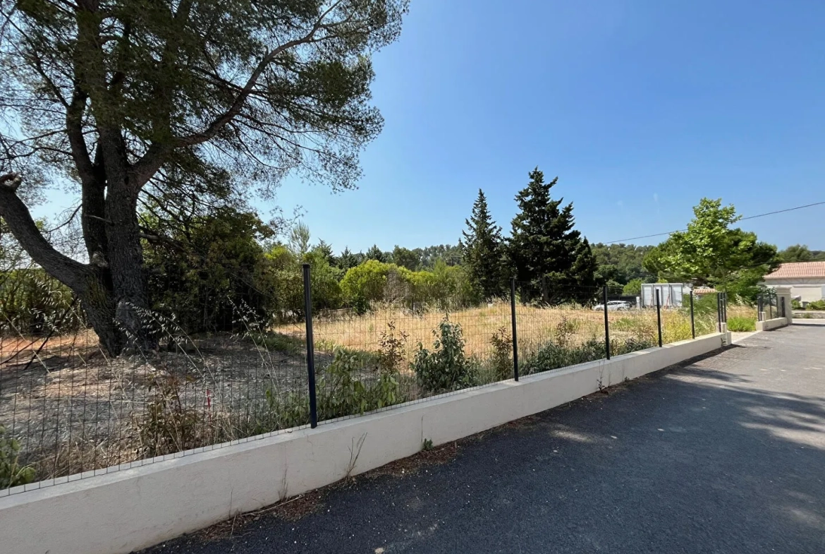Terrain à bâtir de 361 m² à Lambesc avec liberté de construction 