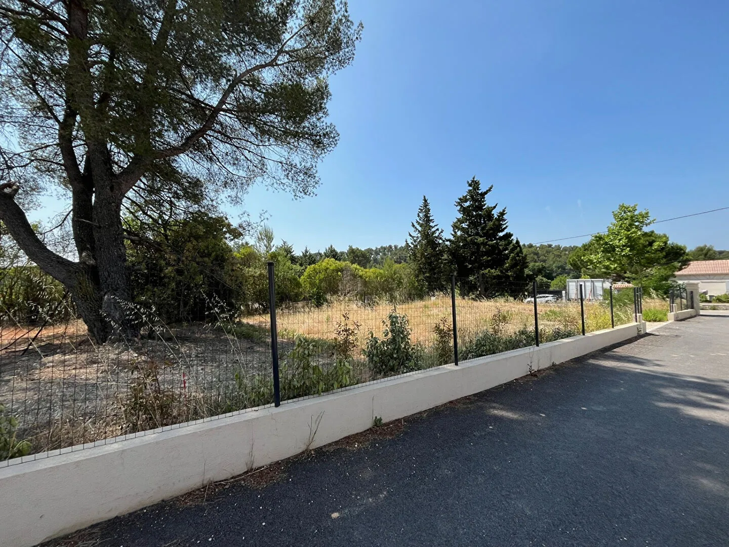 Terrain à bâtir de 361 m² à Lambesc avec liberté de construction 