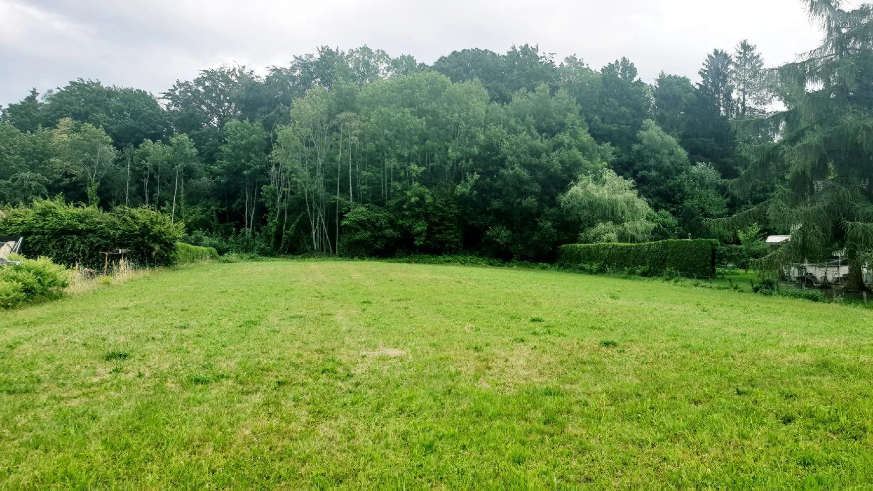 Terrain constructible de 3900 m² à Bruyères à vendre pour 85 400 € 