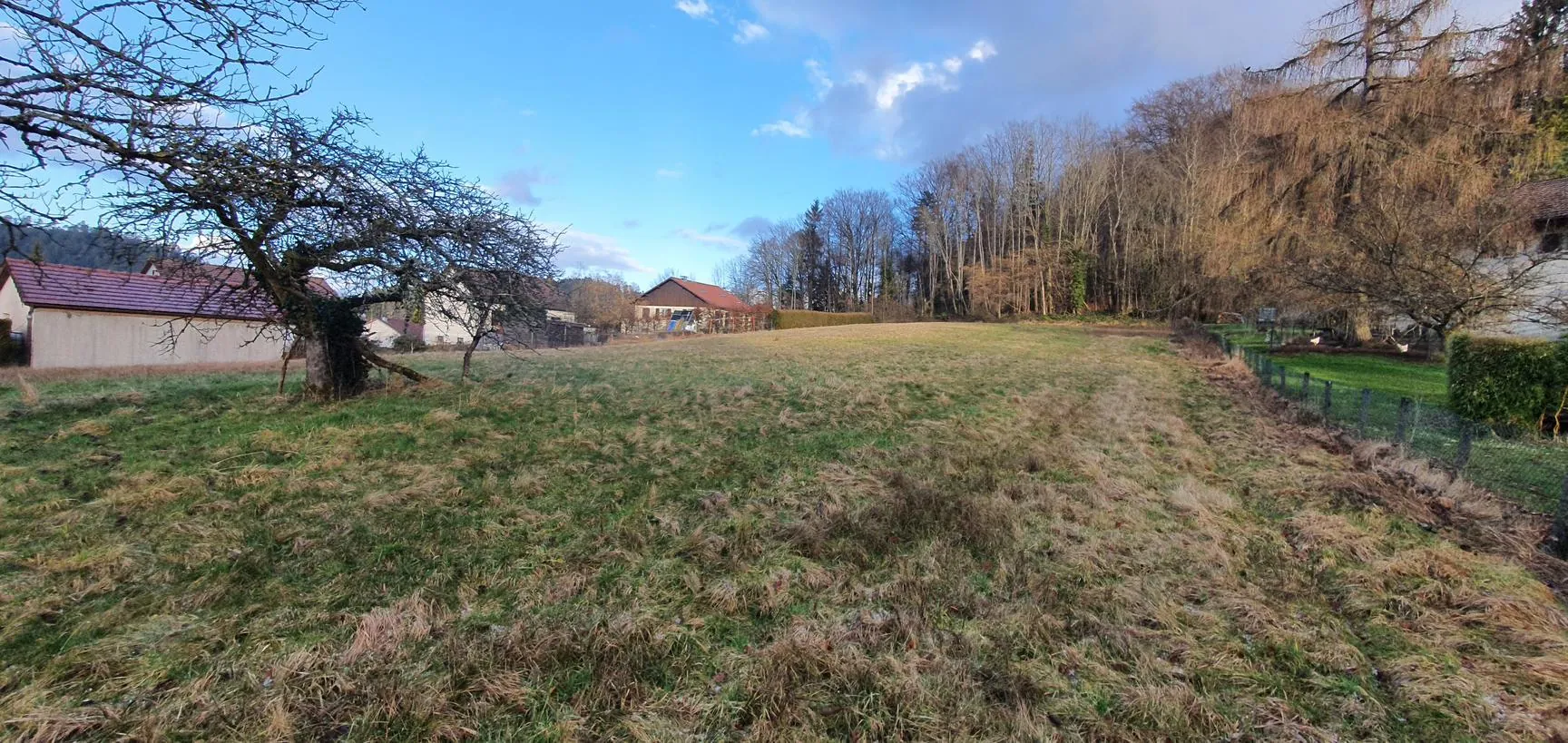 Terrain constructible de 3900 m² à Bruyères à vendre pour 85 400 € 