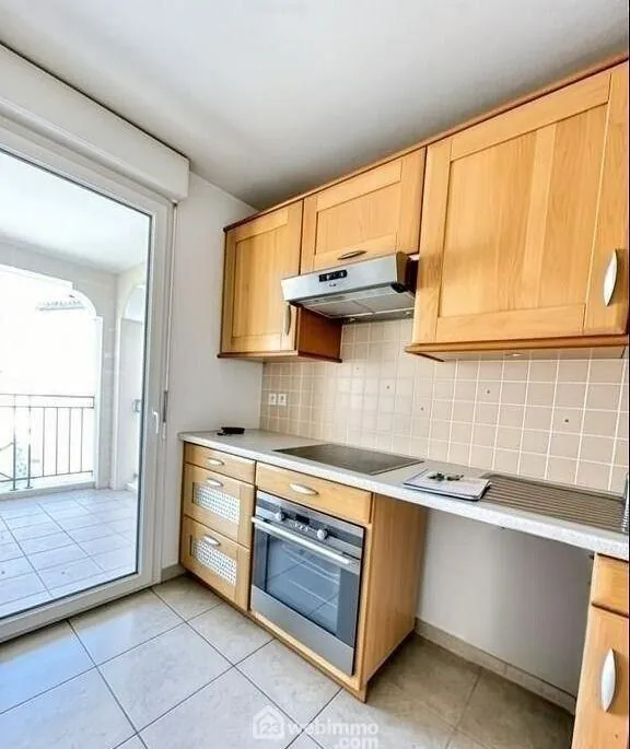 Charmant appartement 2 pièces avec terrasse à Sainte-Maxime, idéal pour investissement ou résidence principale 