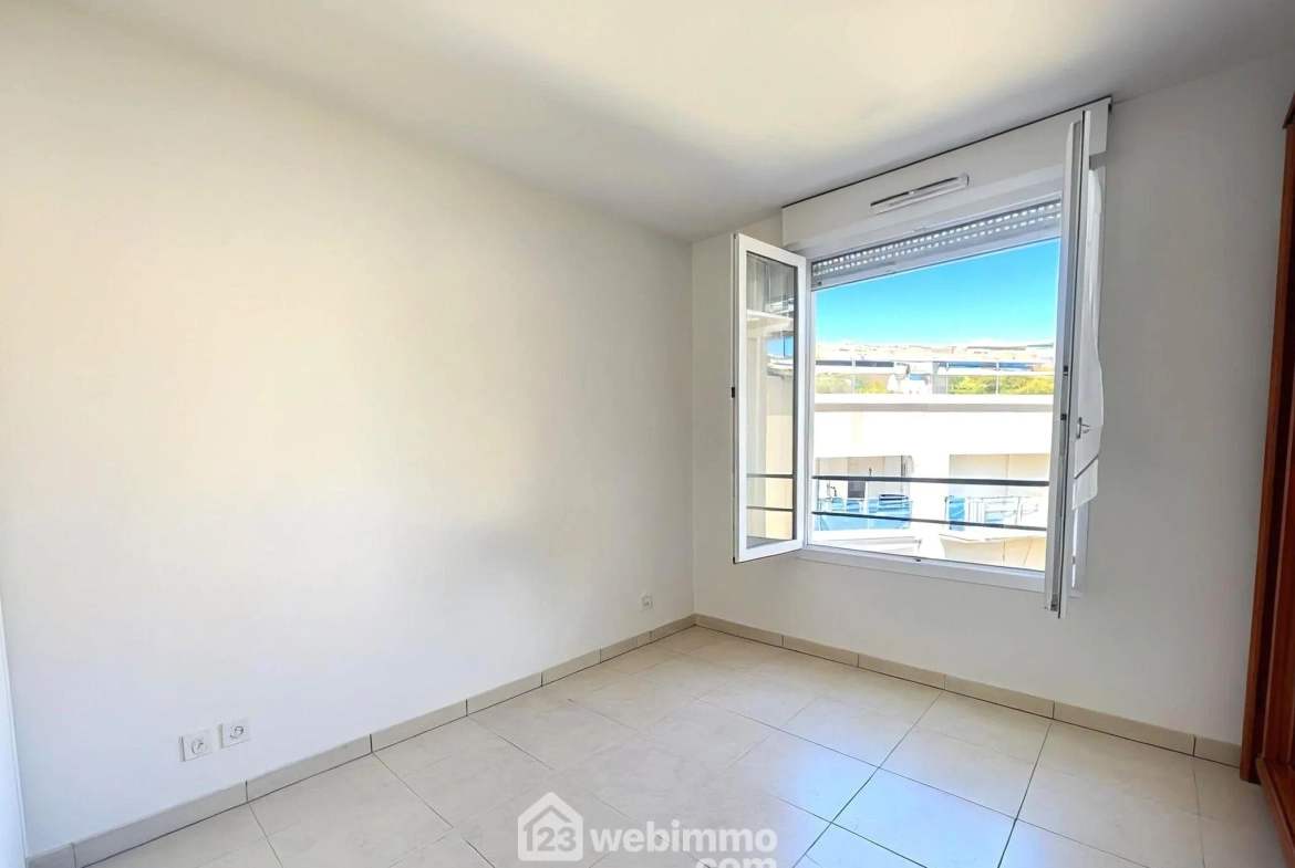Charmant appartement 2 pièces avec terrasse à Sainte-Maxime, idéal pour investissement ou résidence principale 
