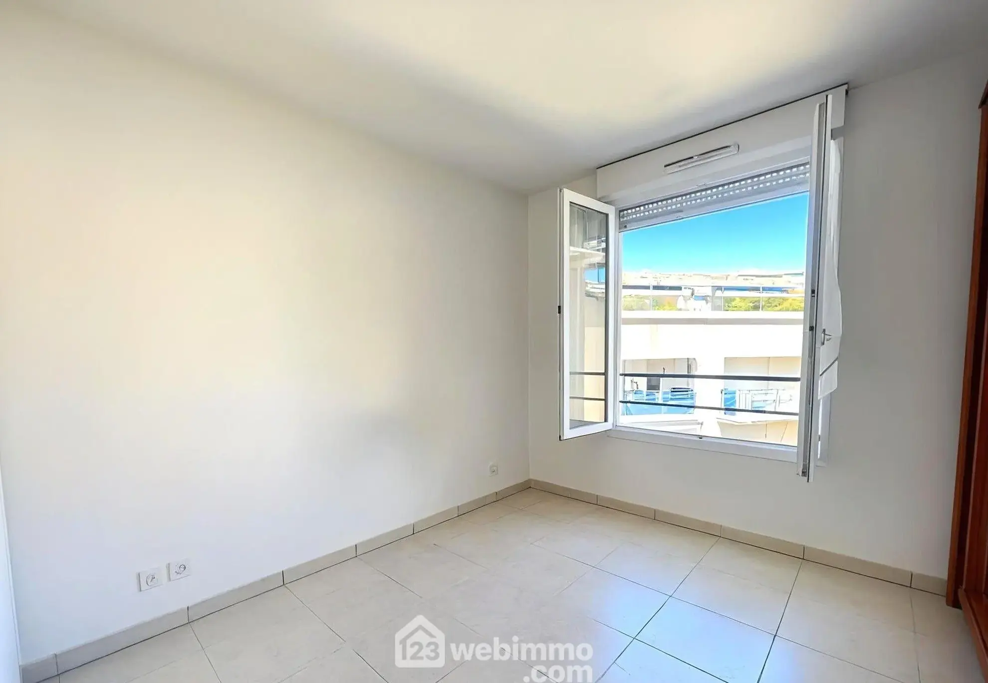 Charmant appartement 2 pièces avec terrasse à Sainte-Maxime, idéal pour investissement ou résidence principale 